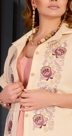 Літній костюм з вишивкою