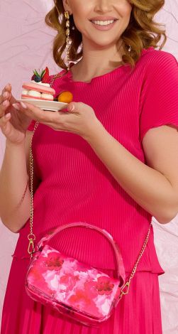 Рожевий костюм