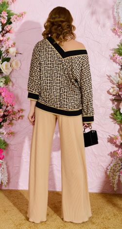 Костюми жіночі