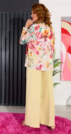 Костюми жіночі