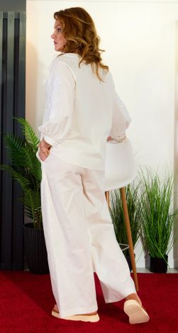 Костюмы женские