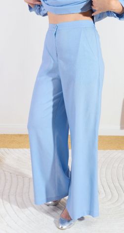 Костюмы женские