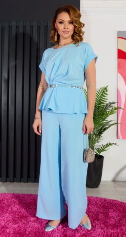 Блакитний брючний костюм