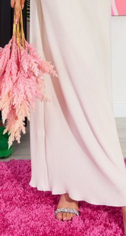 Длинное платье без рукава