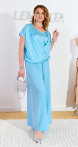 Блакитний костюм