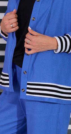 Льняний костюм у спортивному стилі