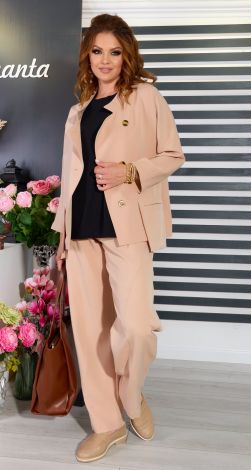 Костюмы женские