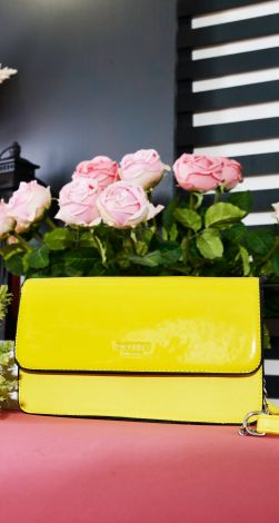 Модний жовтий клатч