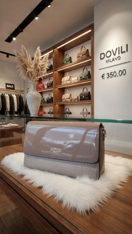 Minimalist Luxe: Клатч, який доповнює досконалість