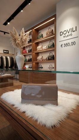 Minimalist Luxe: Клатч, який доповнює досконалість