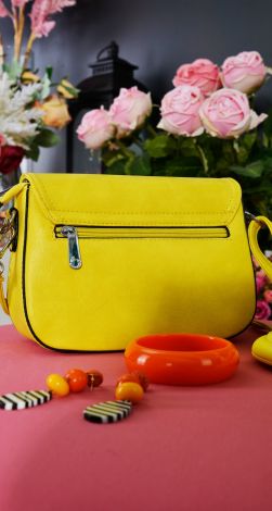 Красива сумочка модної форми