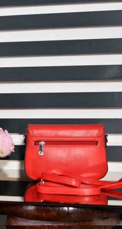 Красива сумочка модної форми