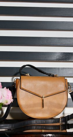 Красива сумочка модної форми