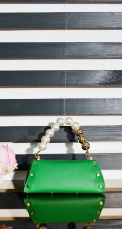 Красива сумочка модної форми