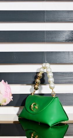 Красива сумочка модної форми