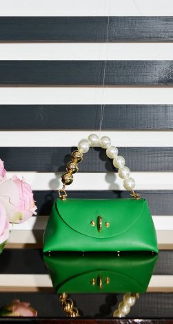 Красива сумочка модної форми