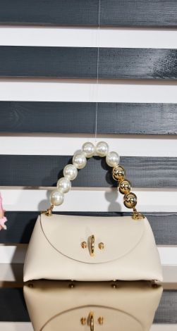 Красива сумочка модної форми