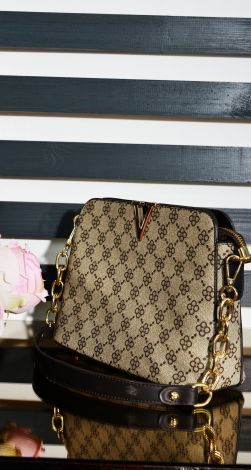 Гарна зручна сумочка