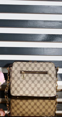 Гарна зручна сумочка