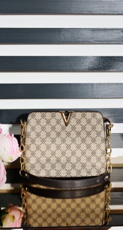 Гарна зручна сумочка