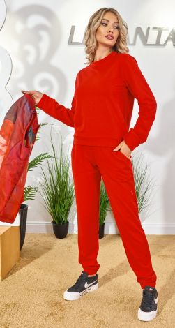 Костюмы женские