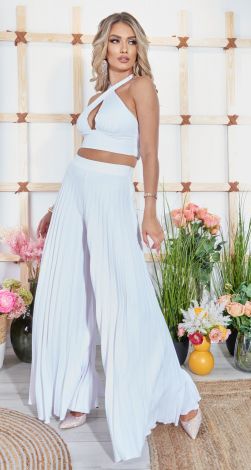 Костюмы женские