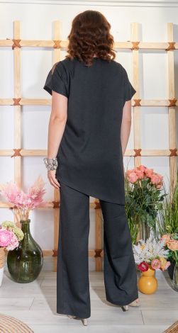 Костюмы женские