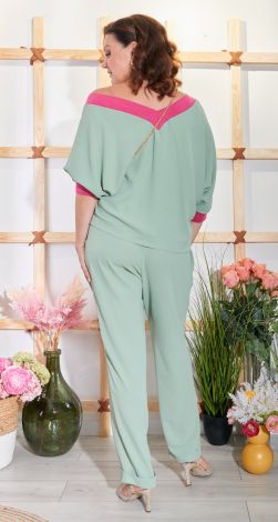 Костюмы женские