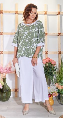 Костюмы женские