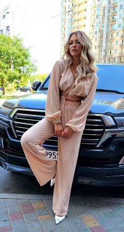 Костюми жіночі