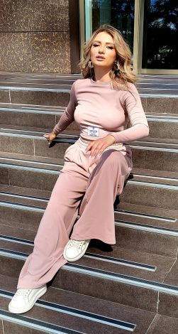 Костюми жіночі