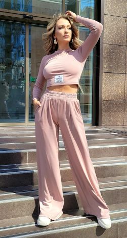 Костюми жіночі