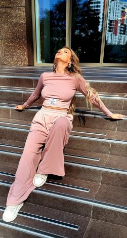 Костюми жіночі