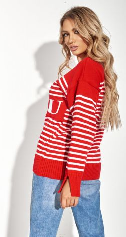 Модный свитер в полоску