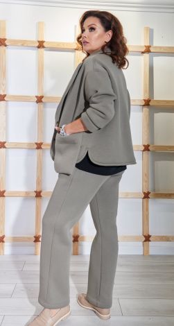 Костюмы женские