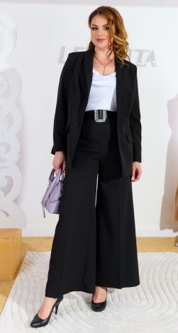 Костюмы женские