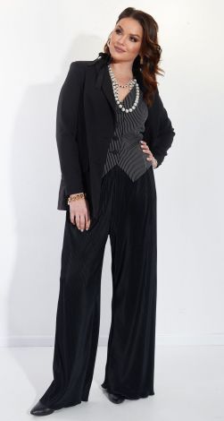 Костюмы женские