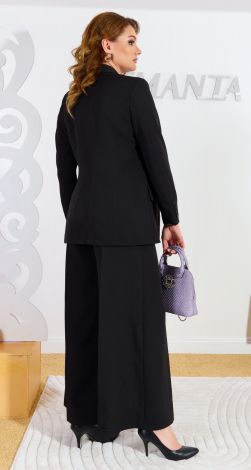 Костюмы женские