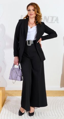 Костюмы женские