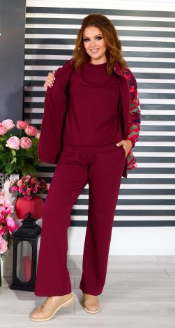 Костюмы женские