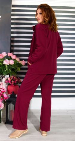 Костюмы женские