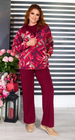 Костюмы женские