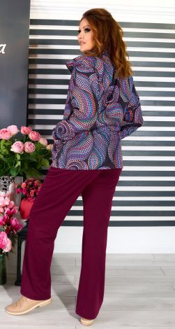 Костюмы женские