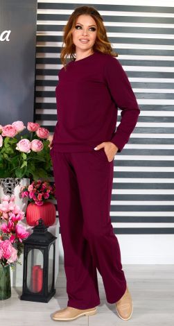 Костюмы женские