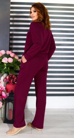 Костюмы женские