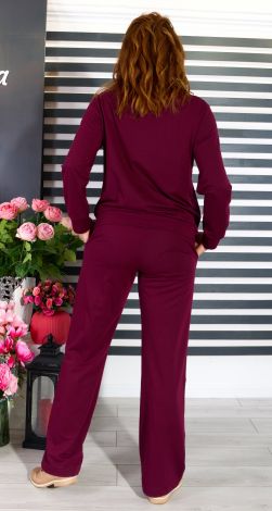 Костюмы женские