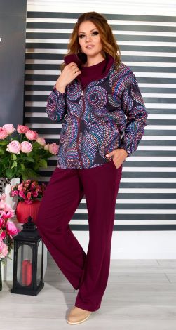 Костюмы женские