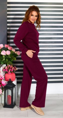 Костюмы женские