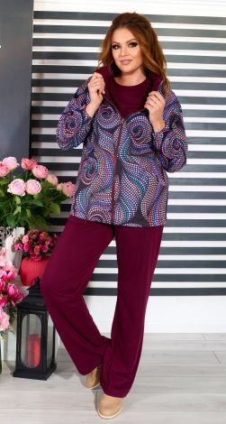 Костюмы женские