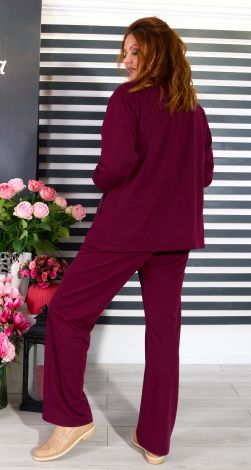 Костюмы женские